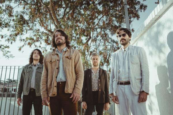 Maglore reanima Espírito selvagem da década de 1970 no quinto álbum de estúdio, V