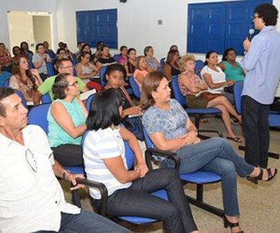 Professores participam de reunião sobre o FNDE