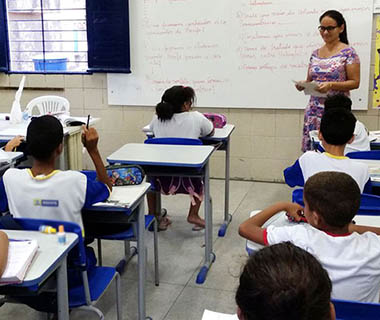 Pais vão receber SMS quando alunos faltarem aulas no Piauí