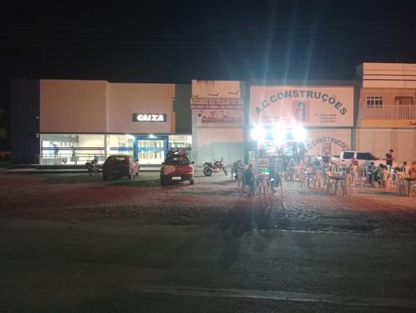 Homem é morto a facadas em frente a agência bancária no Sul do Piauí