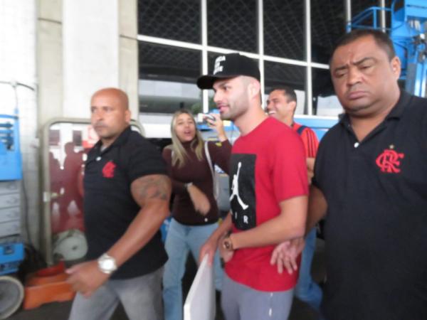 Thiago Maia chega ao Rio de Janeiro para fechar com o Flamengo: "Sonho do meu pai"