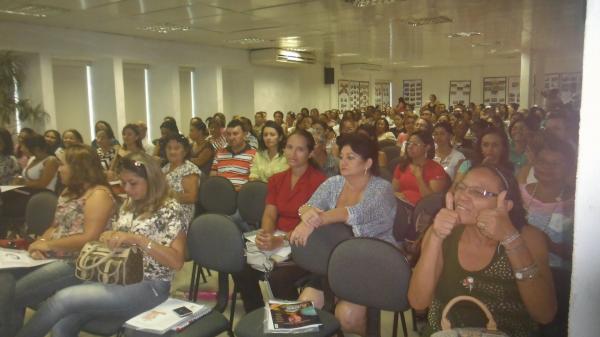 Sindicato dos trabalhadores em educação básica realiza seminário de formação.(Imagem:FlorianoNews)