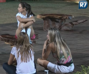 "O João é a pessoa mais falsa da casa", acusa Taciane