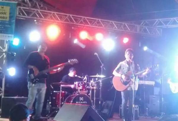 Tom Cleber faz show em Floriano e embala cora&ccedil;&otilde;es apaixonados.(Imagem:FlorianoNews)