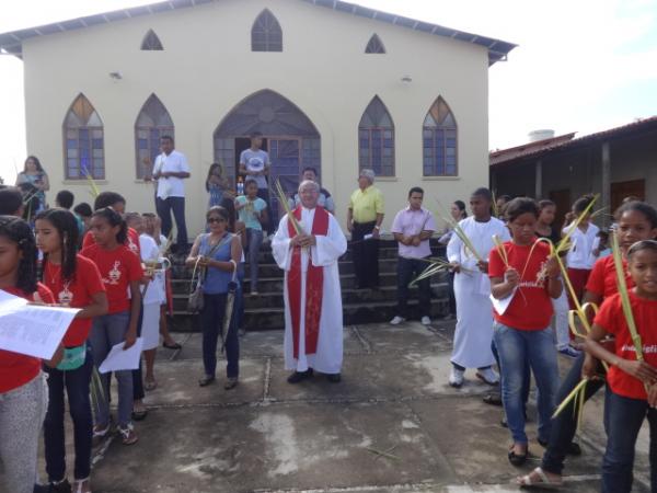 Procissões e missas marcaram o Domingo de Ramos em Floriano