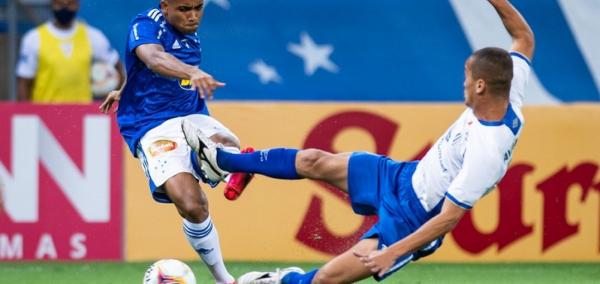 Cruzeiro perde para o Avaí no Mineirão e vê crise aumentar na Série B