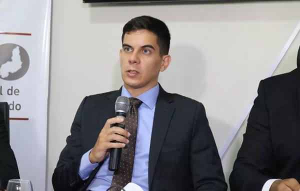 Delegado de Pol&iacute;cia Civil do Piau&iacute; Yan Brayner durante coletiva de imprensa nesta ter&ccedil;a-feira (12).(Imagem:Lucas Marreiros/g1)