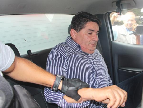 Prefeito foi conduzido ao IML(Imagem:Brunno Su&ecirc;nio/GP1)