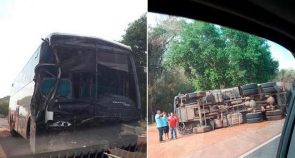 Carreta tomba na BR-343 depois de colidir com &ocirc;nibus em Teresina.(Imagem:Reprodu&ccedil;&atilde;o)
