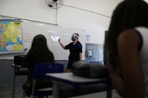 Mobilização por abertura de escolas cresce, mas alta da Covid-19 reacende medo de surtos