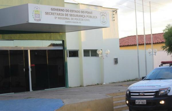Mulher é achada morta dentro de casa e polícia de Campo Maior busca companheiro suspeito