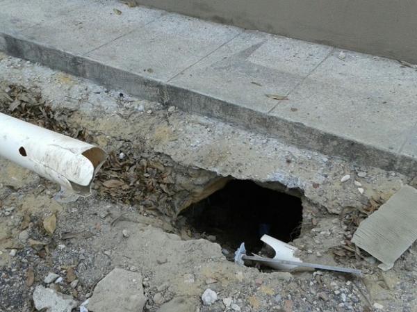Presos da Central de Flagrantes fugiram por buraco do vaso sanit&aacute;rio.(Imagem:Reprodu&ccedil;&atilde;o/Sinpolpi)