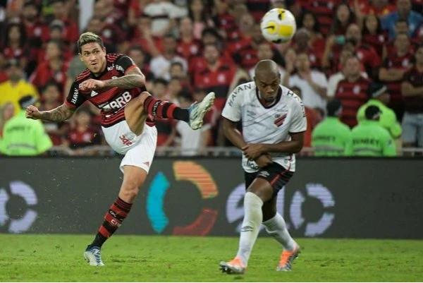 Athletico-PR e Flamengo decidem vaga para a semifinal