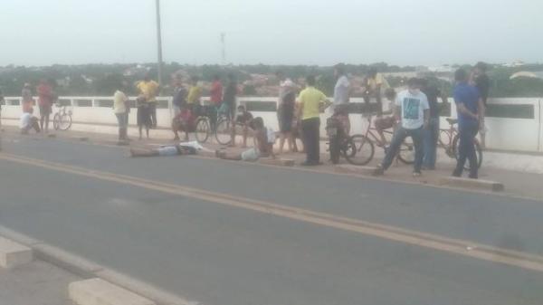 Acidente na ponte que liga Floriano a Bar&atilde;o de Graja&uacute; deixa uma v&iacute;tima fatal(Imagem:Populares)
