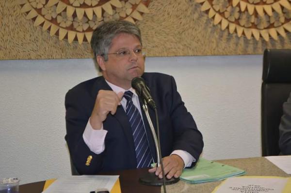 Deputado Gustavo Neiva aprova matérias em reunião conjunta de comissões