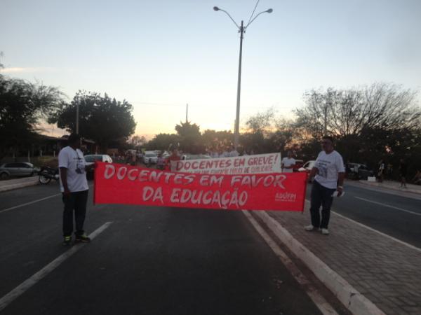 Servidores da educação federal rejeitam proposta e continuam em greve em Floriano