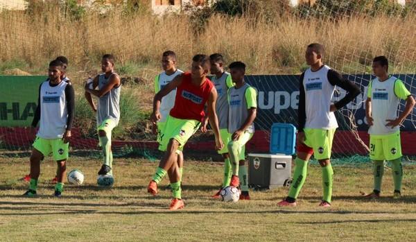 Cotado para ser titular, Gabriel minimiza briga por vaga: "Conjunto campeão"