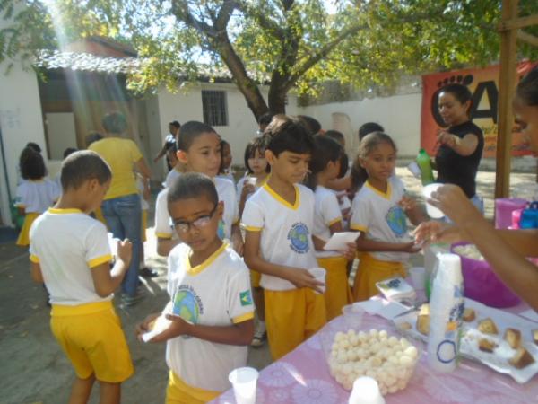 Escola Mega oferece caf&eacute; da manh&atilde; em homenagem ao Dia dos Pais.(Imagem:FlorianoNews)