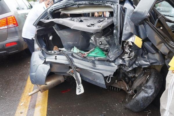 Ve&iacute;culo em que estavam as tr&ecirc;s v&iacute;timas do acidente no Piau&iacute;.(Imagem:Misael Lima/MPiau&iacute;.com)