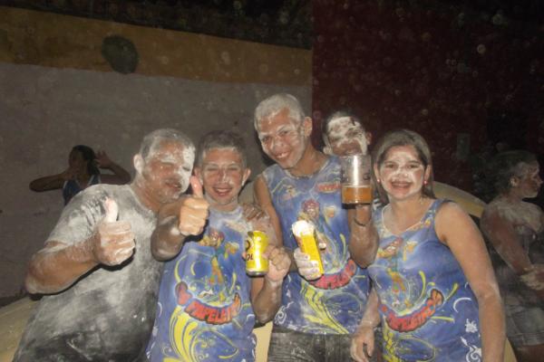 Bloco Os Papeleiros abre carnaval de Bar&atilde;o de Graja&uacute;.(Imagem:FlorianoNews)