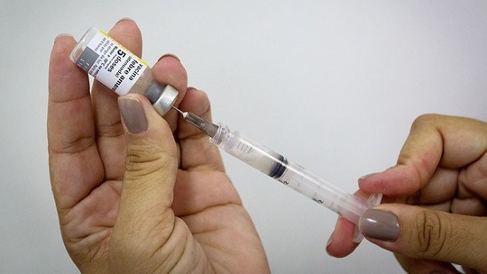 Produção de vacina contra febre amarela deve dobrar no país