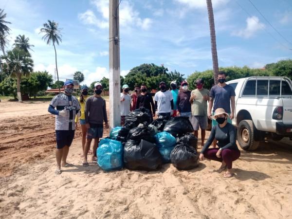 Prefeito de Cajueiro da Praia disse que praias recebem limpeza peri&oacute;dica.(Imagem:Divulga&ccedil;&atilde;o/Prefeitura de Cajueiro da Praia)