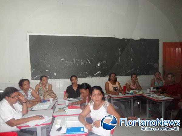 Professores da rede municipal participaram de encontro de formação do PNAIC.(Imagem:FlorianoNews)