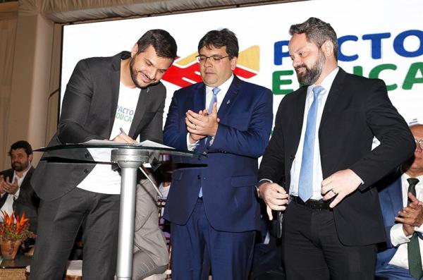 Governador lança "Pacto pela Educação" e quer parceria com os 224 municípios do Piauí