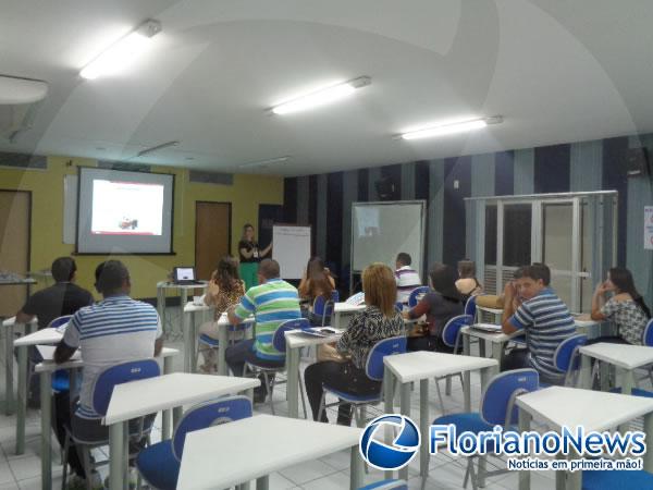 Cajueiro Motos realiza treinamento sobre gest&atilde;o estrat&eacute;gica de vendas.(Imagem:FlorianoNews)