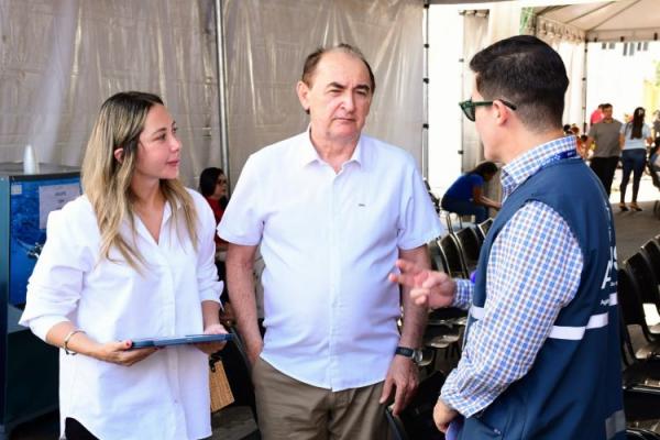 Gestores da regi&atilde;o visitam servi&ccedil;os da Carreta da Oftalmologia em Floriano.(Imagem:Secom)