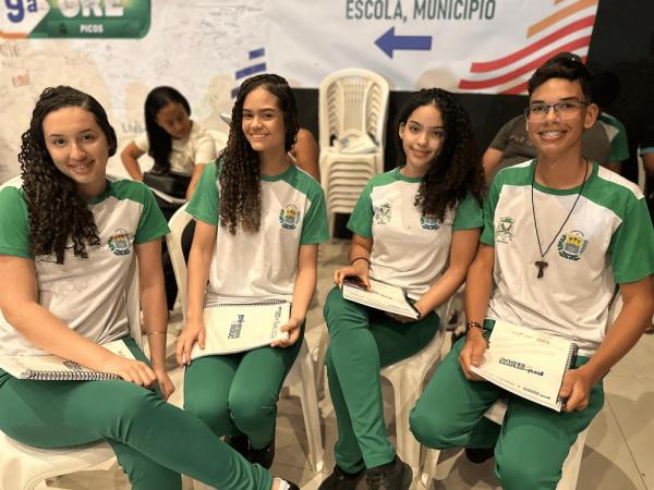 Estudantes das regiões de Picos e Fronteiras disputam premiações em revisão Pré-Enem Na Estrada