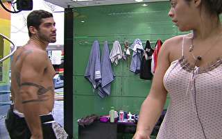 Monique sobre Fabiana: 'Tem que dar uma mamadeira'