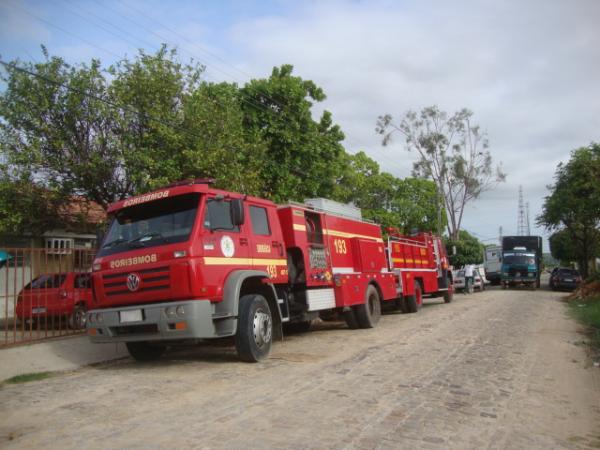 Carros dos bombeiros(Imagem:reda&ccedil;ao)