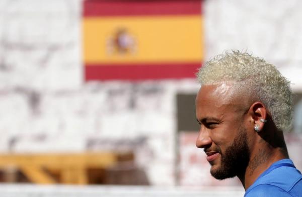 Jornal: Real Madrid envia representante a Paris para negociar com o PSG por Neymar