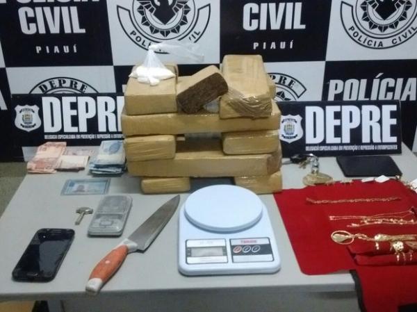 Comelas, foram apreendidos 12 kg de maconha al&eacute;m de coca&iacute;na.(Imagem:Divulga&ccedil;&atilde;o/Depre)
