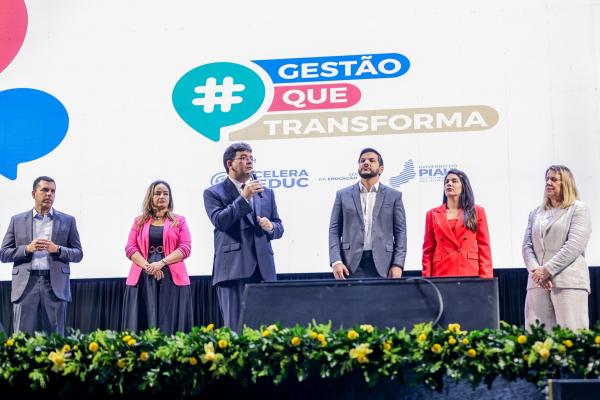 Governador premia 50 escolas de melhor desempenho com 14&ordm; sal&aacute;rio para servidores e valor de um sal&aacute;rio para estudantes(Imagem:Gabriel Paulino)