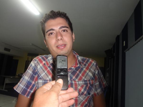 Parlamentares florianenses recebem Documento Base de manifestantes