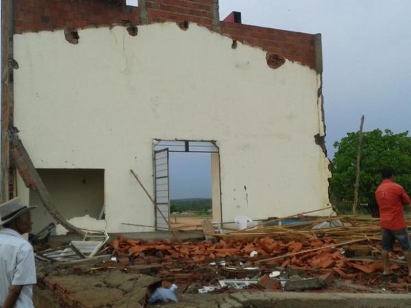 Igreja Evang&eacute;lica n&atilde;o resistiu ao forte temporal e acabou desmoronando em Fartura do Piau&iacute;.(Imagem:G1)