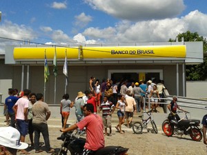 Quadrilha armada assalta banco no interior do PI e gerente é feito refém
