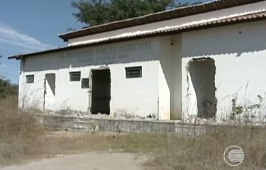 Matadouro de Floriano inaugurado em 2010 está abandonado e nunca funcionou