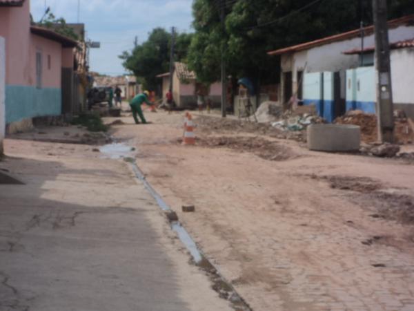 Obras do Esgotamento Sanit&aacute;rio na Caixa D&aacute;gua(Imagem:Cida Santana)