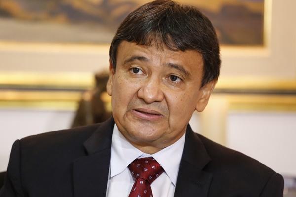 Wellington acerta instalação de montadora de máquinas agrícolas