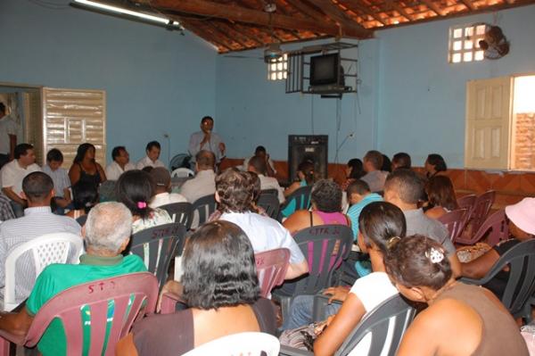 Prefeito Gilberto J&uacute;nior se re&uacute;ne com trabalhadores rurais.(Imagem:Waldemir Miranda)