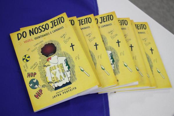 Estudantes da rede estadual lan&ccedil;am livro sobre identidade e respeito(Imagem:Jo&atilde;o Pio)