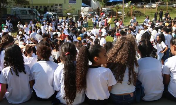 Congresso inclui política e direitos da cidadania no currículo escolar