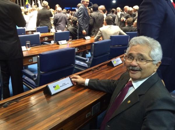 Elmano Férrer toma posse e é o novo representante do Piauí no Senado