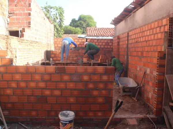 Com doações, inicia obra do quarto de jovem em coma após cesárea