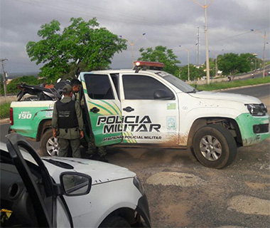 Dupla dispara cinco tiros contra casa de major da PM na Capital