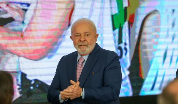 Lula diz que não venderá empresas públicas