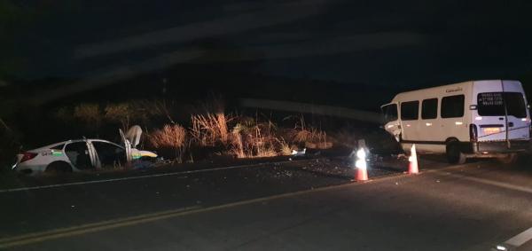 Passageiros em van sofrem acidente na BR-316; van colidiu em outro ve&iacute;culo.(Imagem:PRF)
